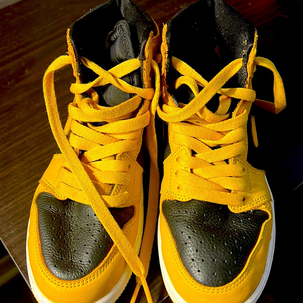 Jordan 1s size 3 kids